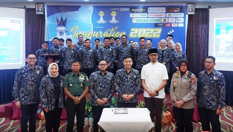 Foto Walikota Bukittinggi Erma. Safar bersama Pengurus HIPMI Bukittinggi priode 2022-2025